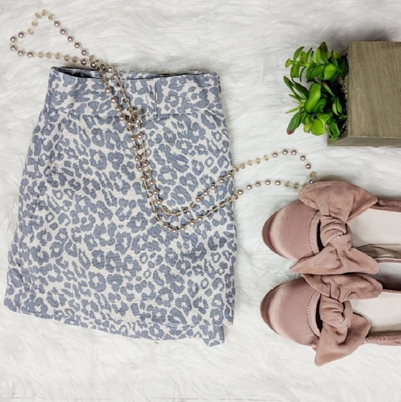 Cynthia Rowley Pants - 🆑CYNTHIA ROWLEY linen leopard print shorts grey